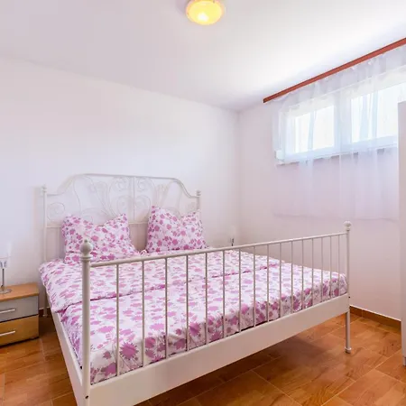 Leonardo Apartment