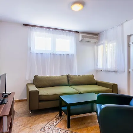 Leonardo Apartment
